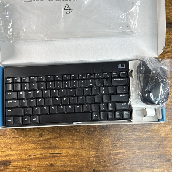 Adesso Black Wireless Spill Resistant Mini Keyboard & Mouse - Picture 6 of 11